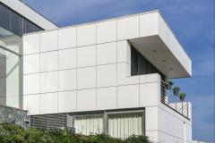 cetris-fasada-wentylowana-biale-plyty-balkon